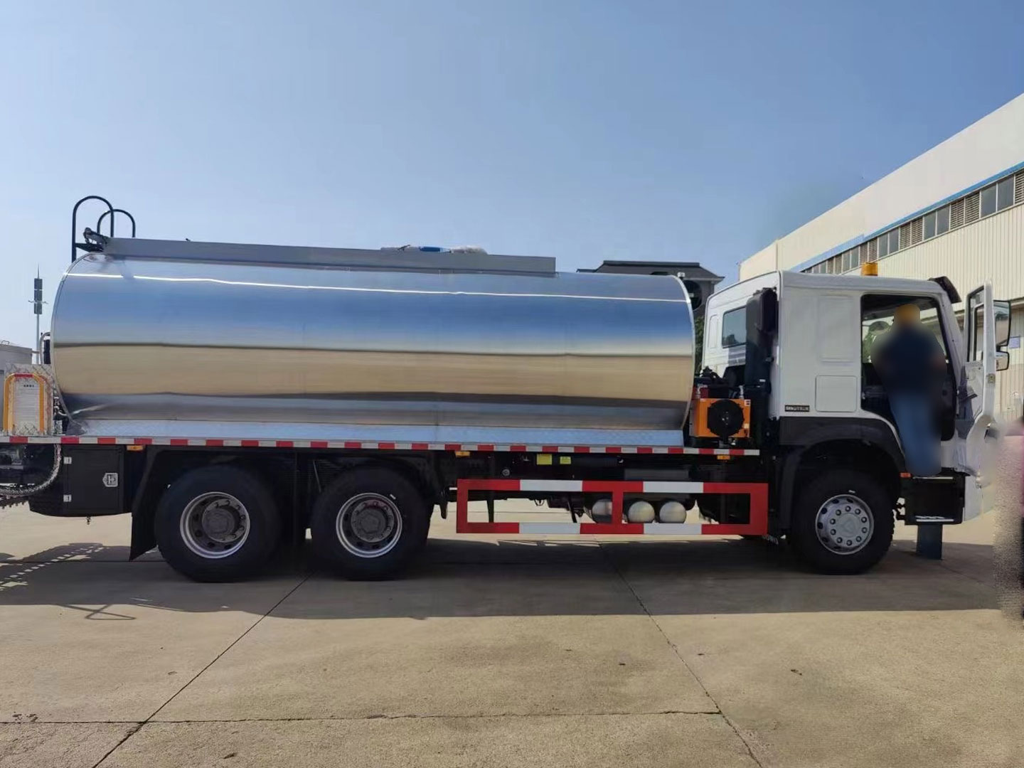 Asphalt Distributor Truck spray hot asphalt Bitumen truck HOWO DONGFENG FOTON CAMC